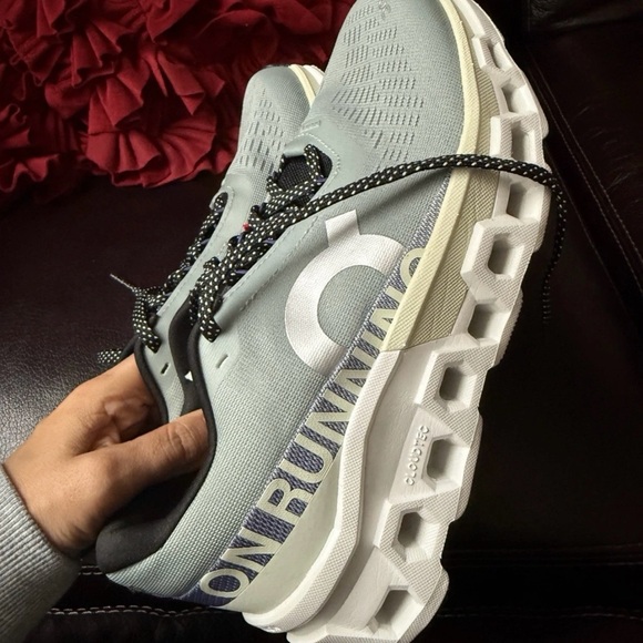 On Running  Women's Cloudmonster 2 size 8.5 Color in Mineral | Aloe NWOT - Picture 10 of 11